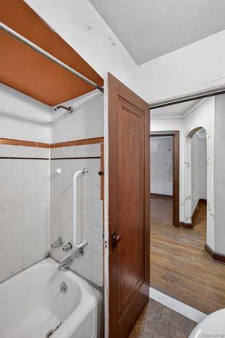 9495 Lakepointe Street, Detroit, MI 48224