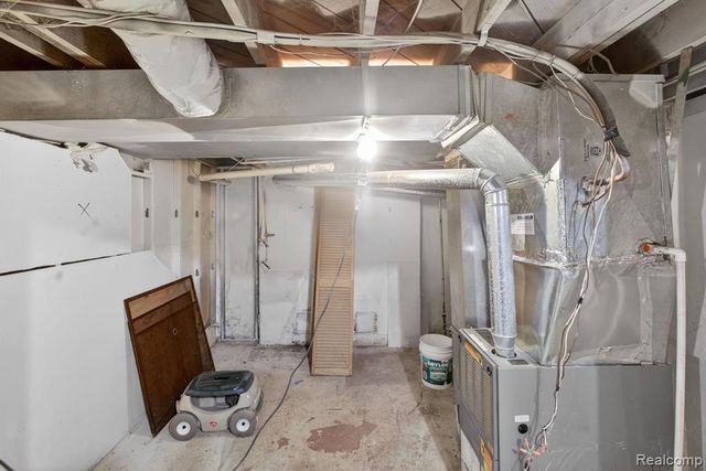 9495 Lakepointe Street, Detroit, MI 48224