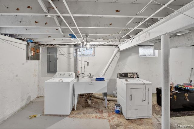 9495 Lakepointe Street, Detroit, MI 48224