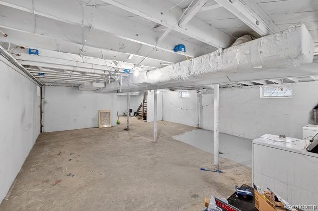 9495 Lakepointe Street, Detroit, MI 48224