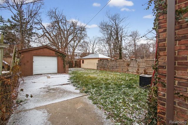 9495 Lakepointe Street, Detroit, MI 48224