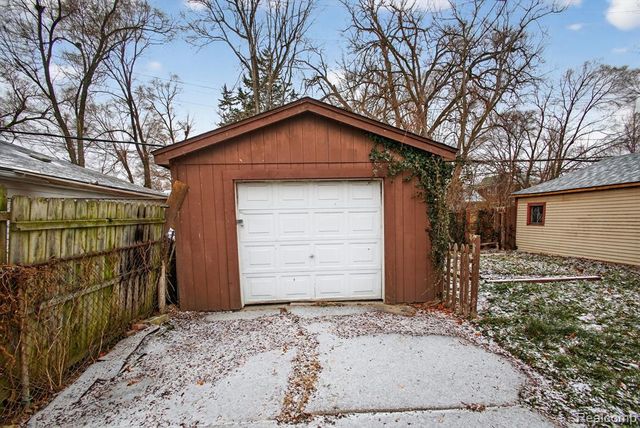 9495 Lakepointe Street, Detroit, MI 48224