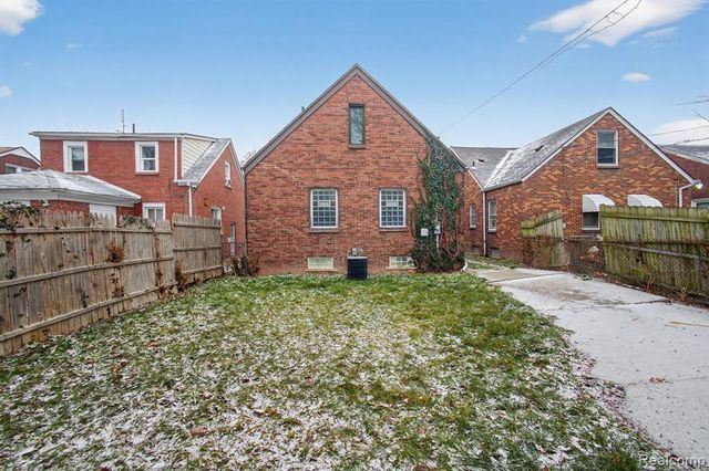 9495 Lakepointe Street, Detroit, MI 48224