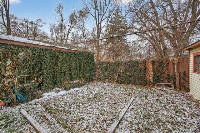 9495 Lakepointe Street, Detroit, MI 48224