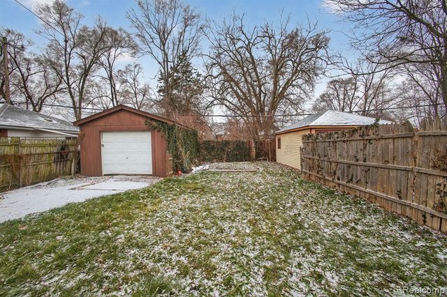 9495 Lakepointe Street, Detroit, MI 48224