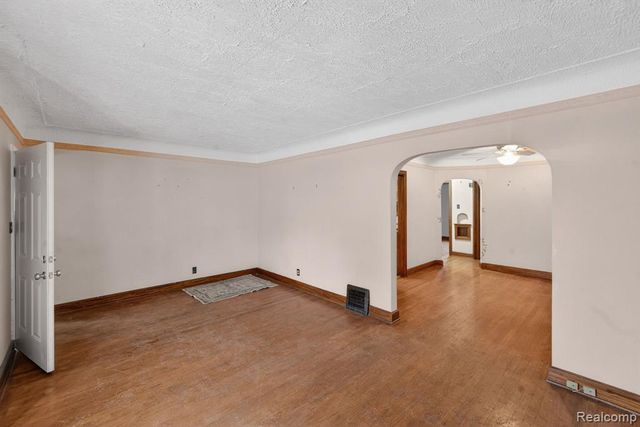 9495 Lakepointe Street, Detroit, MI 48224