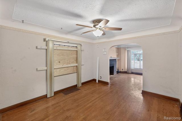 9495 Lakepointe Street, Detroit, MI 48224