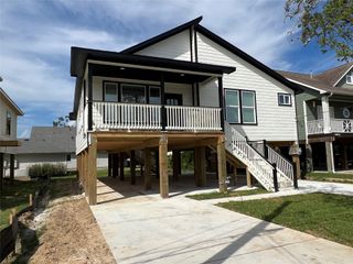 226 S Y Street, La Porte, TX 77571