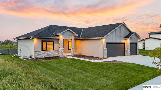 21014 Atwood Avenue, Elkhorn, NE 68022