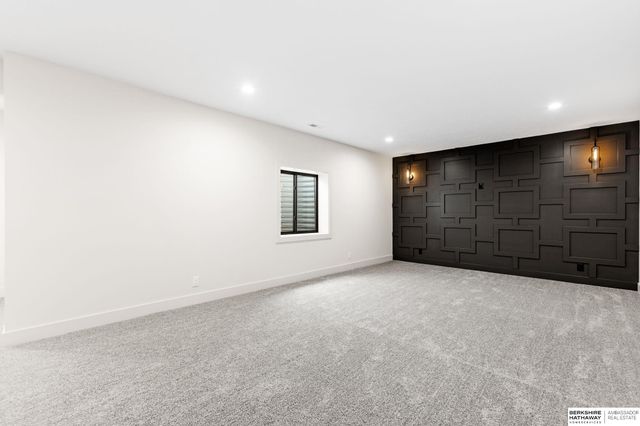 21014 Atwood Avenue, Elkhorn, NE 68022