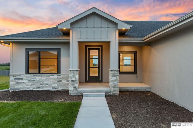 21014 Atwood Avenue, Elkhorn, NE 68022