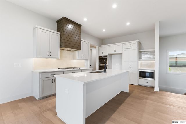 21014 Atwood Avenue, Elkhorn, NE 68022