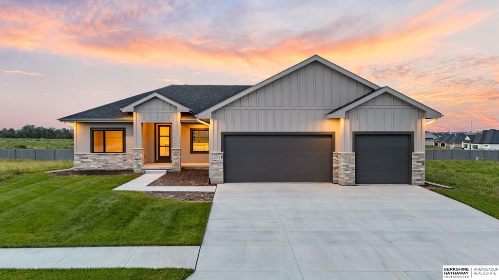 21014 Atwood Avenue, Elkhorn, NE 68022