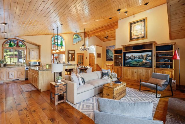 12987 Hillside Drive, Truckee, CA 96161