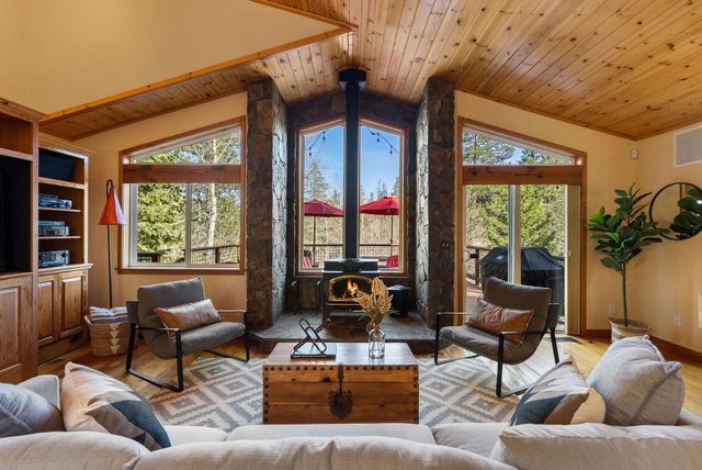 12987 Hillside Drive, Truckee, CA 96161