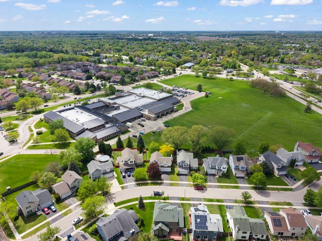 900 Chelsea Court, Aurora, IL 60504