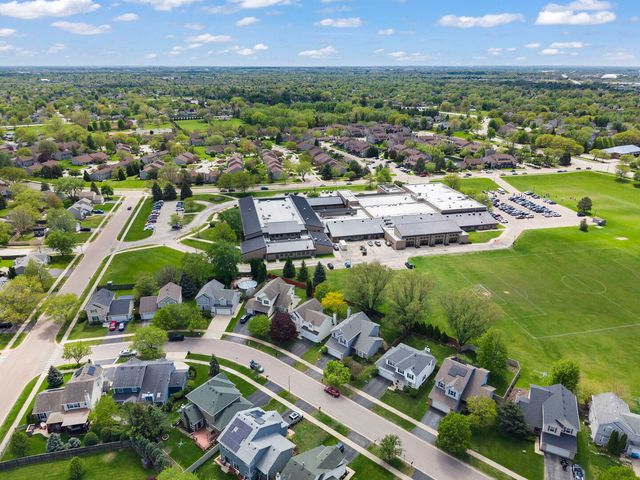 900 Chelsea Court, Aurora, IL 60504