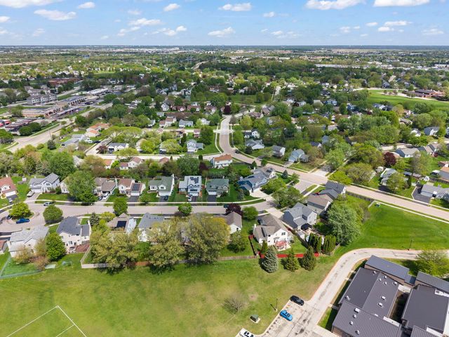 900 Chelsea Court, Aurora, IL 60504