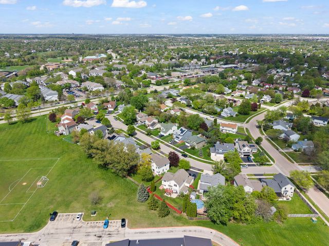 900 Chelsea Court, Aurora, IL 60504