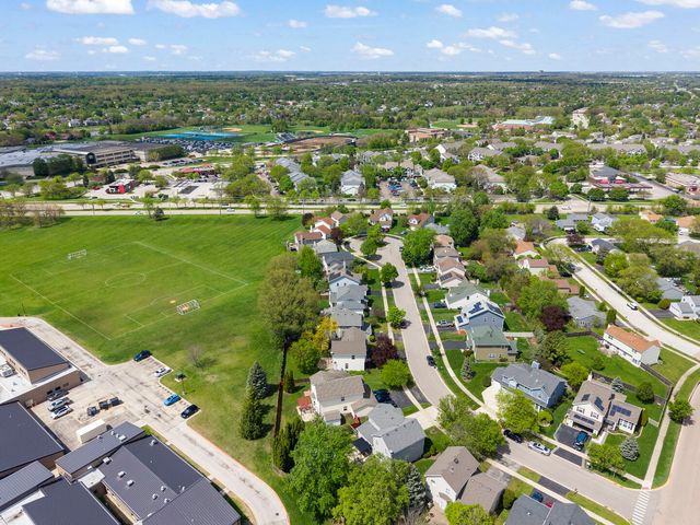 900 Chelsea Court, Aurora, IL 60504