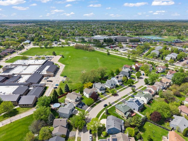900 Chelsea Court, Aurora, IL 60504