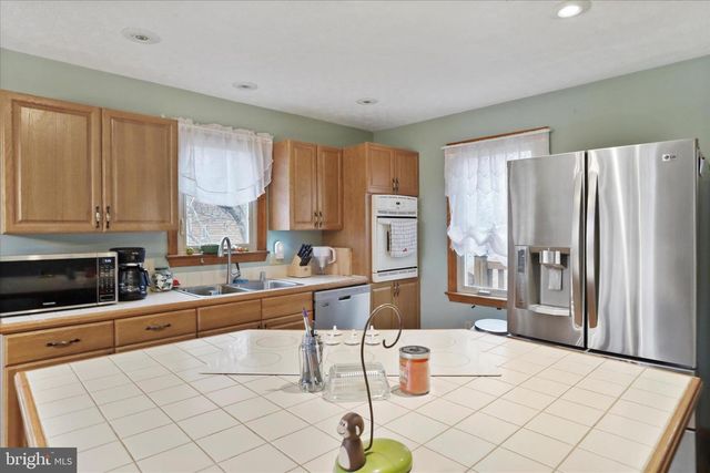 1944 CROSSINGS VIEW RD, Paw Paw, WV 25434