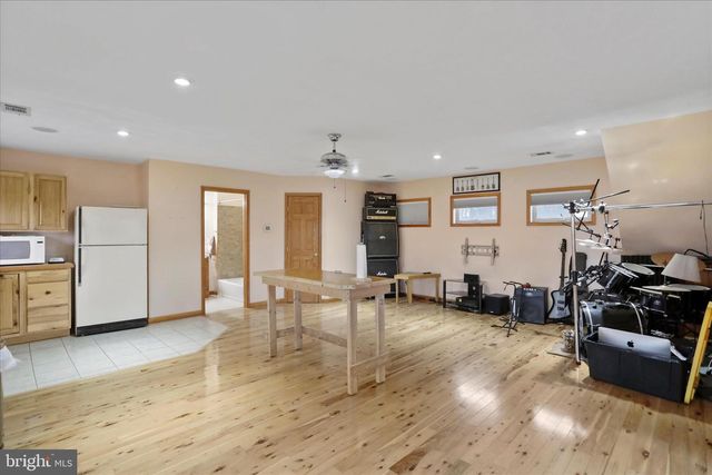 1944 CROSSINGS VIEW RD, Paw Paw, WV 25434