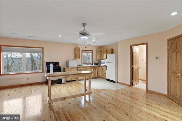 1944 CROSSINGS VIEW RD, Paw Paw, WV 25434