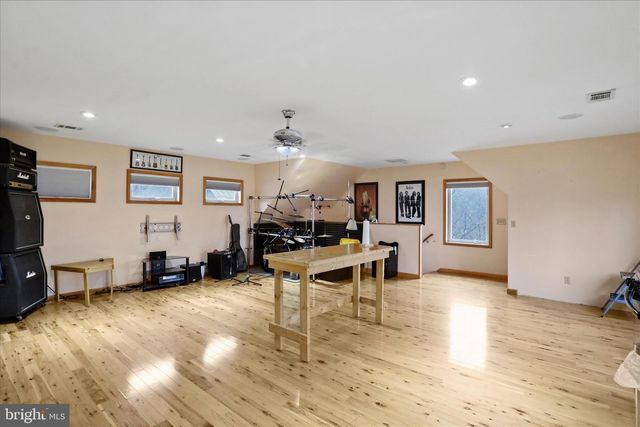 1944 CROSSINGS VIEW RD, Paw Paw, WV 25434