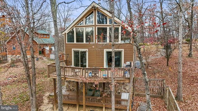 1944 CROSSINGS VIEW RD, Paw Paw, WV 25434