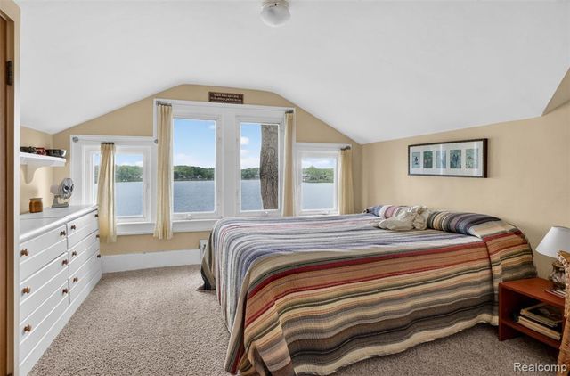 3961 Lakewood Drive, Waterford, MI 48329