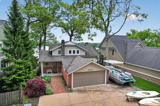3961 Lakewood Drive, Waterford, MI 48329