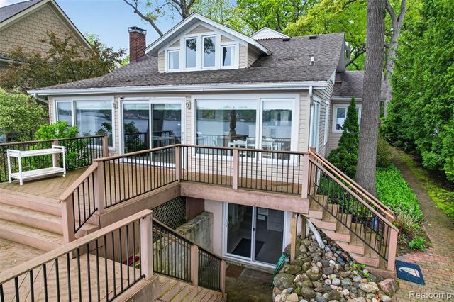 3961 Lakewood Drive, Waterford, MI 48329