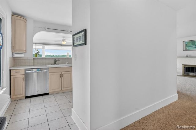 3961 Lakewood Drive, Waterford, MI 48329