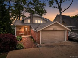 3961 Lakewood Drive, Waterford, MI 48329