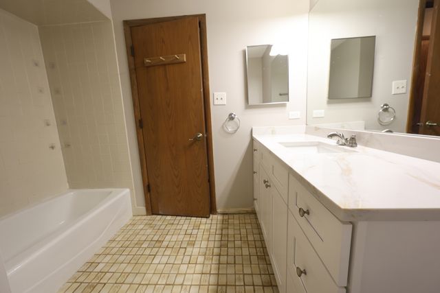 8216 Eynsford Drive, Orland Park, IL 60462