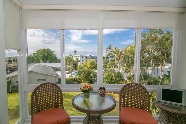 2562 N Garden Drive N 308, Lake Worth, FL 33461