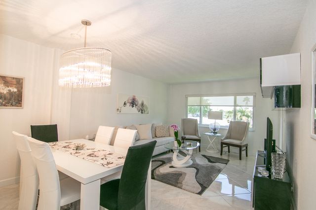 2562 N Garden Drive N 308, Lake Worth, FL 33461