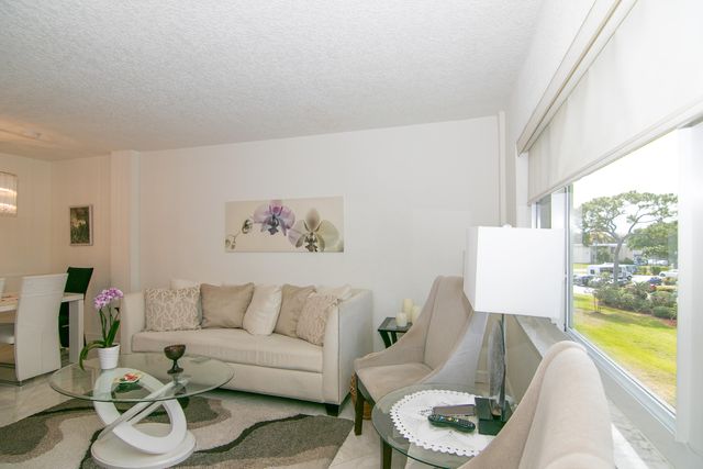 2562 N Garden Drive N 308, Lake Worth, FL 33461