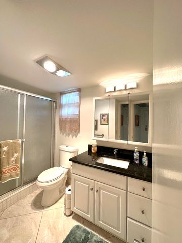 2562 N Garden Drive N 308, Lake Worth, FL 33461