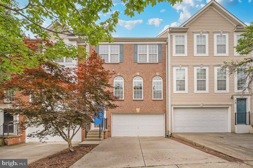 Image 1 of property listing at 21 INKBERRY CIR, Gaithersburg, MD 20877