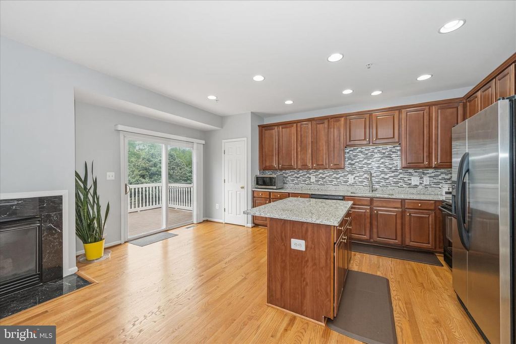 Image 13 of property listing at 21 INKBERRY CIR, Gaithersburg, MD 20877