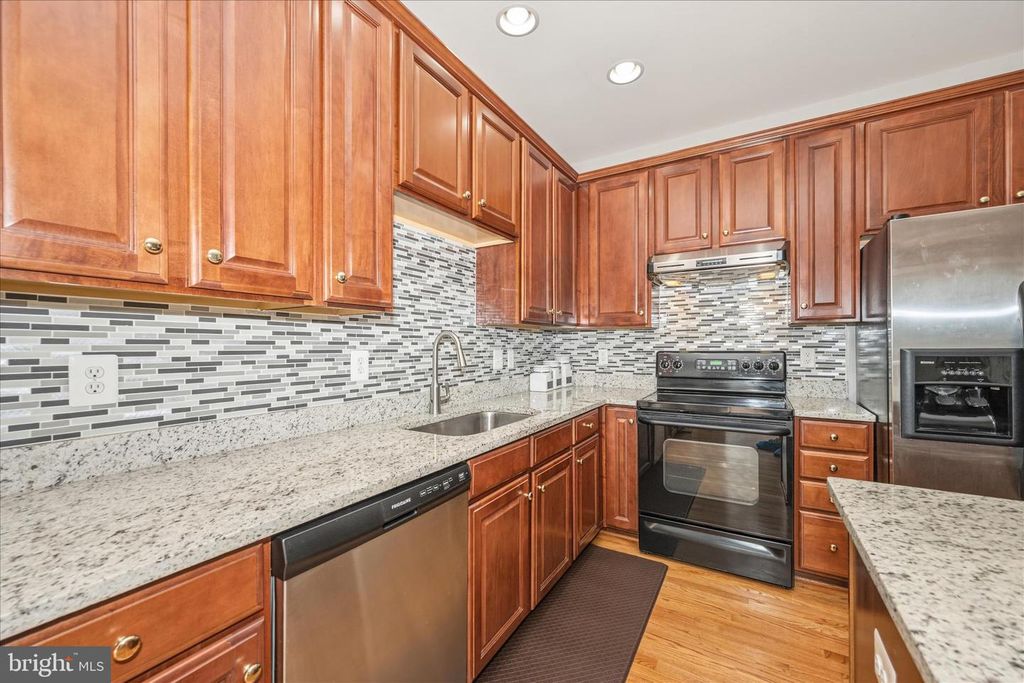 Image 18 of property listing at 21 INKBERRY CIR, Gaithersburg, MD 20877