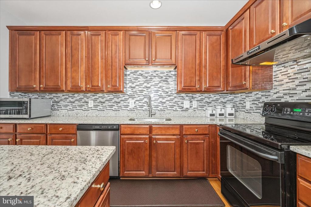 Image 19 of property listing at 21 INKBERRY CIR, Gaithersburg, MD 20877