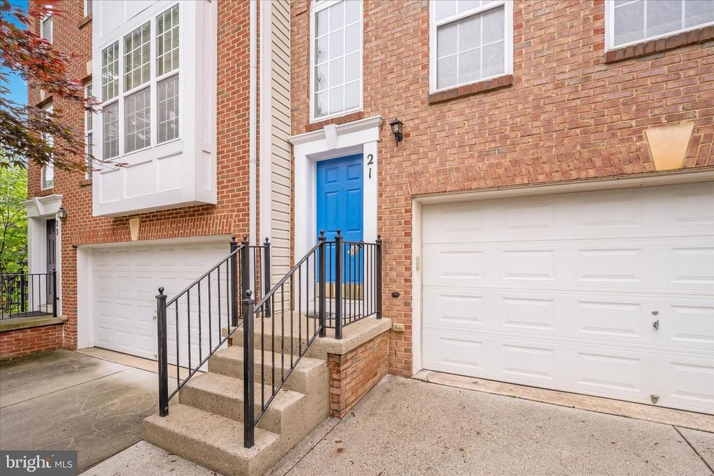 Image 2 of property listing at 21 INKBERRY CIR, Gaithersburg, MD 20877