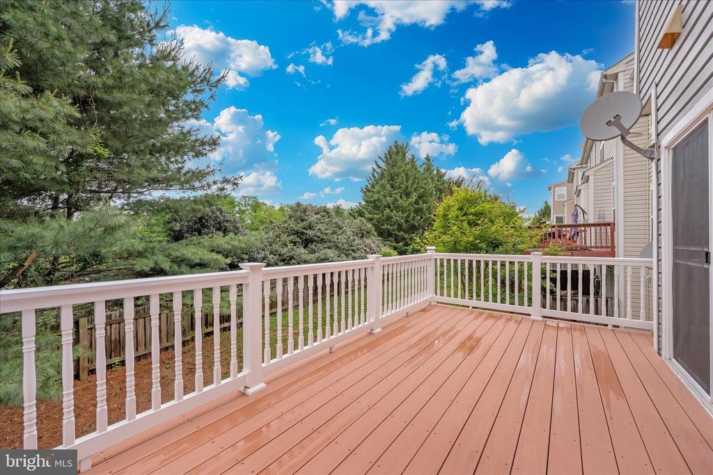 Image 23 of property listing at 21 INKBERRY CIR, Gaithersburg, MD 20877