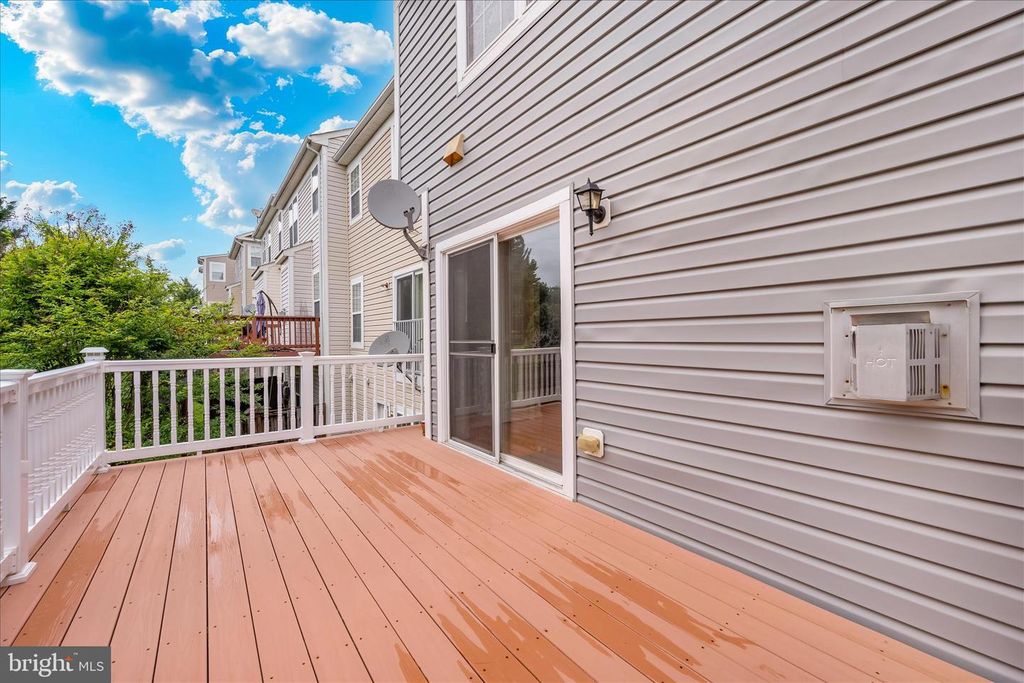 Image 25 of property listing at 21 INKBERRY CIR, Gaithersburg, MD 20877