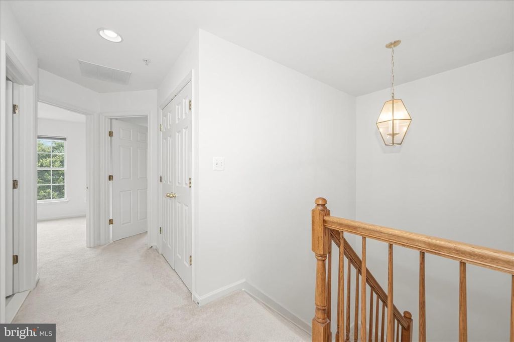 Image 27 of property listing at 21 INKBERRY CIR, Gaithersburg, MD 20877
