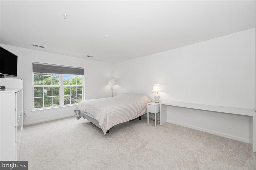Image 28 of property listing at 21 INKBERRY CIR, Gaithersburg, MD 20877