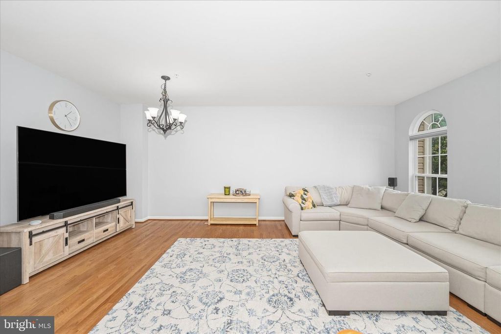 Image 3 of property listing at 21 INKBERRY CIR, Gaithersburg, MD 20877
